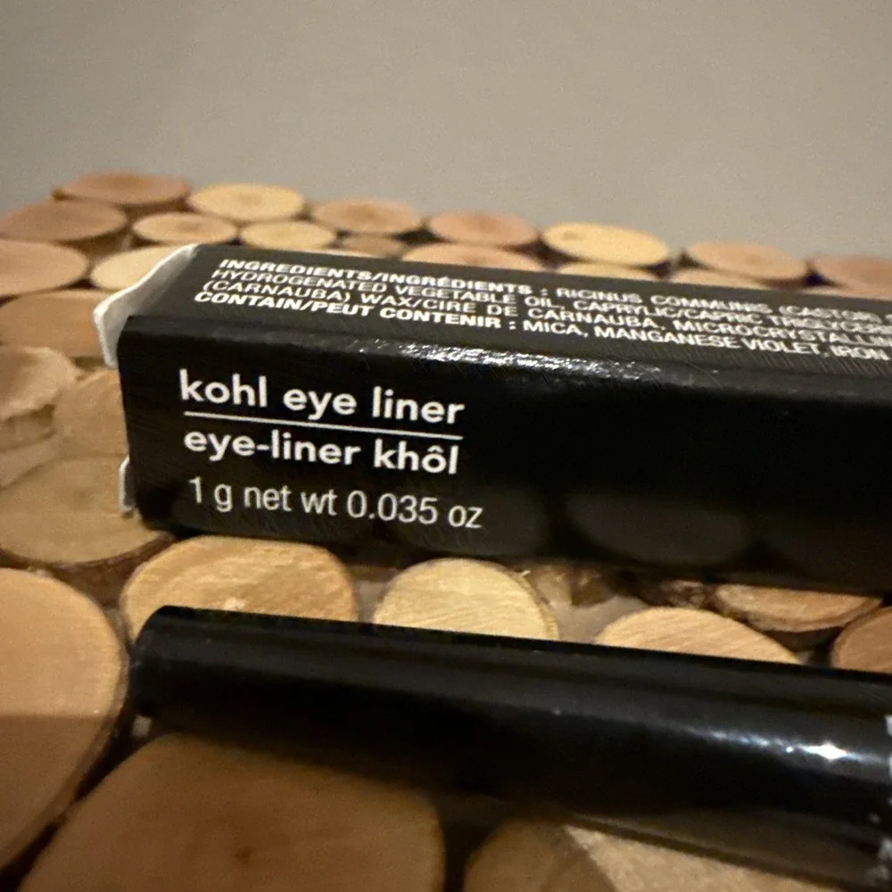 Avon ~ Kohl Eye Liner ~ Color: Navy ~ New With Box‎